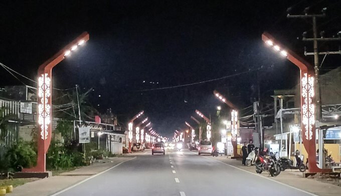 ARTISTIK: PJU yang dipasang di sejumlah jalan di Kota Kuala Kapuas mempercantik wajah kota.