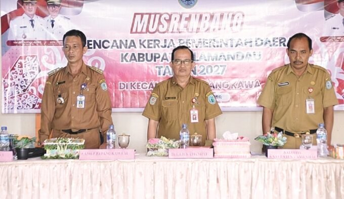 MUSRENBANG: Asisten Perekonomian dan Pembangunan, Meigo Basel, melaksanakan Musrenbang RKPD Lamandau di Kecamatan Batang Kawa, belum lama ini.