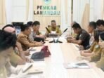 Sekda Lamandau M Irwansyah, saat memimpin rapat koordinasi lintas sektor, di Ruang Rapat Kantor Bupati Lamandau, belum lama ini.