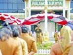 MENJELASKAN: Wali Kota Palangka Raya, Fairid Naparin menyampaikan arahan kepada seluruh jajaran ASN Kota Palangka Raya, di Kantor Wali Kota.