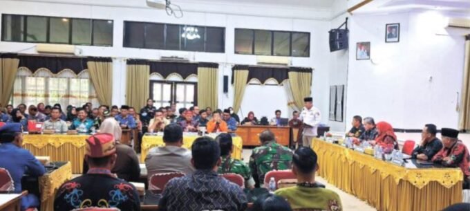 Ketua komisi II DPRD Kotim, Akhyannor, saat menyampaikan sambutan forum konsultasi public rancangan awal RKPD Kotim 2027 yang digelar di aula sei mentaya, kantor bapperida kotim, kamis (12/2).