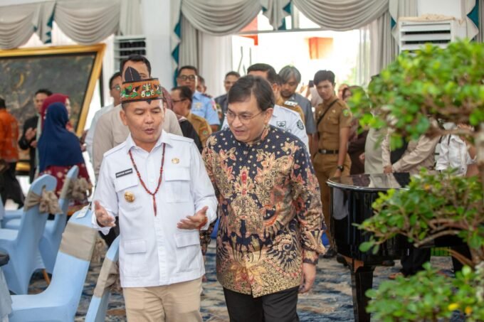 Gubernur H Agustiar Sabran pada acara Silaturahmi dan Ramah Tamah Staf Khusus Presiden Bidang Ekonomi Kreatif RI Yovie Widianto di Istana Isen Mulang, Selasa (10/2).