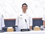 Bupati Shalahuddin (tengah), Wakil Bupati Felix (kiri), dan Sekda Muhlis (kanan) pada Rapat Koordinasi Evaluasi 100 Hari Kerja Bupati dan Wakil Bupati di Gedung Balai Antang, rabu (11/2).