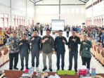 Bupati H Shalahuddin ST MT bersama unsur jajaran terkait, saat foto bersama ketika menghadiri Musrenbang Kecamatan Teweh Timur di aula Kecamatan setempat, Kamis (5/2).