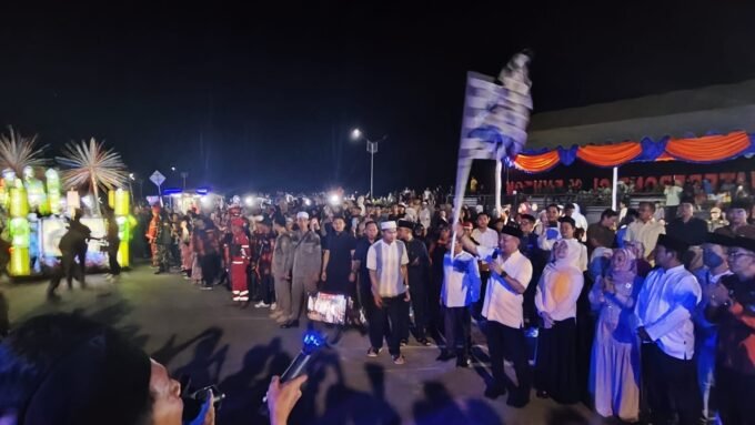 Bupati Barito Selatan, Dr. H. Eddy Raya Samsuri, didampingi Wakil Bupati Khristianto Yudha saat membuka Lomba Tanglong Bagarakan Sahur Ramadan 1447 H di Area Waterfront City Iring Witu, Rabu malam (11/3).