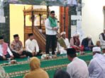 Bupati Batara, Shalahuddin menyampaikan sambutan pada safari Ramadan di masjid Akhmad Bakrie, Desa Sikui, Kecamatan Teweh Baru, Senin (9/3).