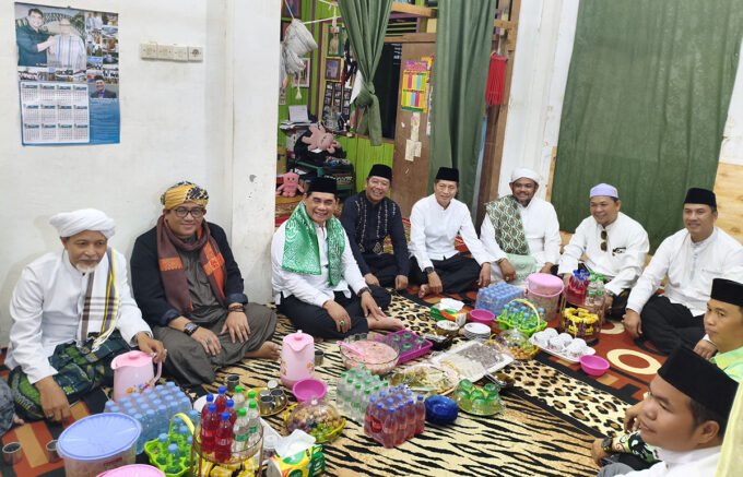 Bupati Barito Utara bersama jajaran dengan tokoh-tokoh agama dalam safari ramadan, Jumat (13/3).