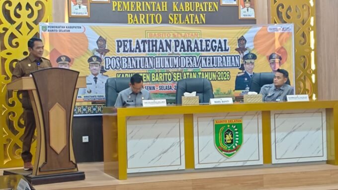 Wakil Bupati Barsel Khristianto Yudha saat membuka kegiatan Pelatihan Paralegal Pos Bantuan Hukum Desa/Kelurahan di Aula Setda Barsel, Senin (2/3).
