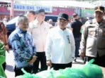 Wakil Ketua II DPRD Kapuas Berinto saat menghadiri kegiatan kegiatan Gerakan Pangan Murah dan Pasar Murah yang digelar di Stadion Panunjung Tarung, Jumat (13/3).