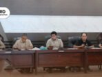Ketua Komisi IV DPRD Kapuas Arhensa Mullah Muhammad (tengah) memimpin RDP dengan KONI Kapuas teekait persiapan Porprov Kalteng.