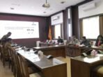 Komisi III DPRD Kalimantan Tengah saat rapat evaluasi program kerja dengan Dinas Kepemudaan dan Olahraga Provinsi Kalimantan Tengah, di ruang rapat Komisi III, Senin (2/3).
