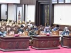 DPRD Kalimantan Tengah Ketua Komisi II DPRD Kalteng Siti Nafsiah (kedua dari kanan) saat mengikuti rapat paripurna dewan.