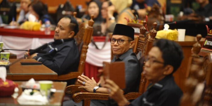 Wakil Ketua II Komisi I DPRD Kota Palangka Raya, Syaufwan Hadi saat menghadiri rapat paripurna, belum lama ini.