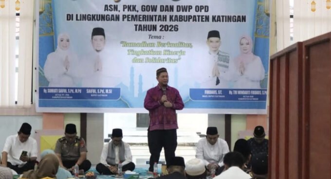 Bupati Katingan Saiful ketika menyampaikan sambutan di acara buka puasa bersama dengan ASN dan DWP di Rujab Bupati Katingan, Kamis (13/3).