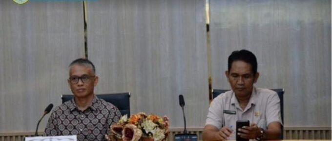 Sekda Lamandau M Irwansyah, saat menggelar rapat kerja sama antara KP2MI dan BP2MI, secara hybrid di Aula Sekretariat Daerah Kabupaten Lamandau, belum lama ini.