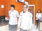 Wabup Lamandau disela-sela kegiatannya saat melaksanakan sidak di sejumlah kantor dinas lingkup Pemkab Lamandau, Rabu (25/3).