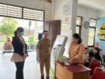 Plt Kepala Dinkes Kota Palangka Raya saat sidak ke Puskesmas Bukit Hindu, Selasa (24/3).