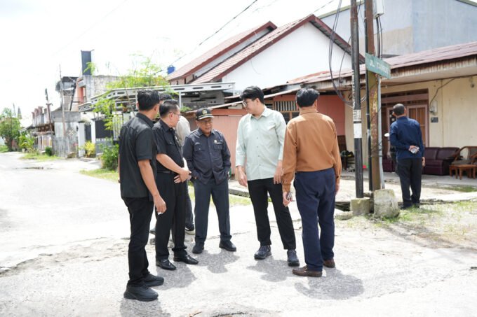 Ketua DPRD Kota Palangka Raya, Subandi (tengah) beserta anggota Dapil II melaksanakan reses, belum lama ini.