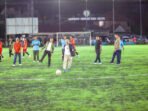 kalteng Gubernur Kalteng H. Agustiar Sabran menendang bola sebagai tanda dibukanya Ramadan Cup Kalteng Berkah Turnamen Minisoccer All Star Jilid 5 Tahun 2026 di Istana Isen Mulang, Selasa (24/2).