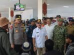 Gubernur H Agustiar Sabran, Kapolda Irjen Pol Iwan Kurniawan bersama dan Pangdam XXII/Tambun Bungai Mayjen TNI Zainul Arifin memantau arus mudik di Pelabuhan Panglima Utar Kumai, Kobar, Minggu (15/3).