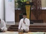 palangka raya MENGARAHKAN: Wali Kota Palangka Raya, Fairid Naparin saat temu sapa insan media di Rujab Wali Kota, Minggu malam (15/3)