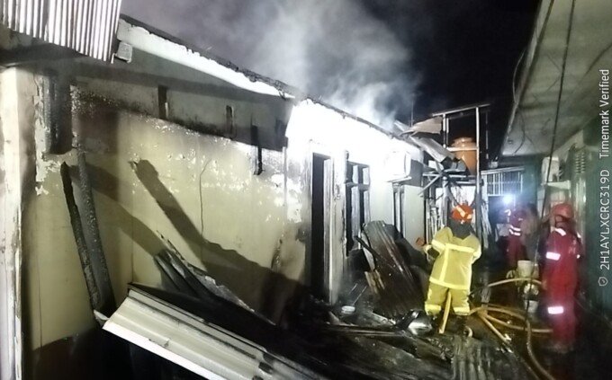 Sebuah rumah toko (ruko) di Jalan Pangeran Bendahara RT 8, Kelurahan Kumai Hilir, Kabupaten Kotawaringin Barat, dilalap api pada Minggu (19/4/2026) dini hari.
