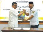 Bupati Barsel, Dr H Eddy Raya Samsuri saat menyerahkan LKPD TA 2025 kepada BPK RI Perwakilan Provinsi Kalteng, Rabu (8/4).