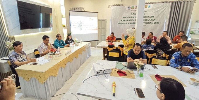 Mewakili Bupati Barsel, Yoga P Utomo menghadiri kegiatan Sosialisasi Program Kampung Iklim beberapa waktu lalu.