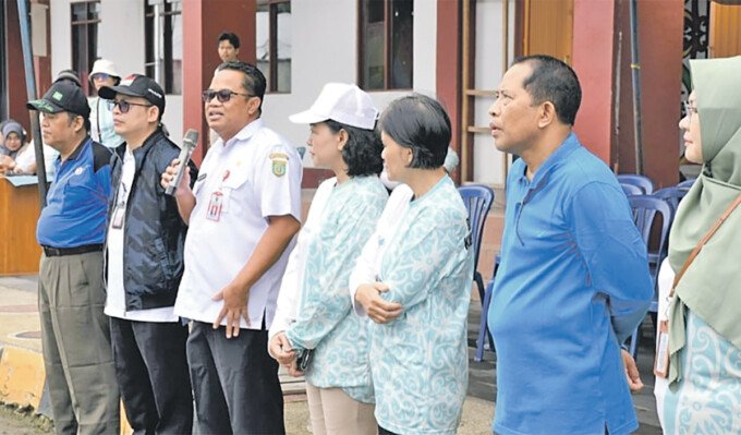 Dinkes Barsel bersama Kemenag Barsel saat menggelar persiapan kebugaran dan jasmani bagi CJH, beberapa waktu lalu.