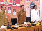 Bupati Kabupaten Barito Utara H Shalahuddin ST MT, Sekda Batara Drs Muhlis dan Perwakilan BPKP Provinsi Kalteng, Ilham Nurhidayat pada Entry Meeting Evaluasi Perencanaan dan Penganggaran tahun 2026 di Aula Rumah Jabatan Bupati, Senin (20/4).