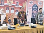 Wakil Bupati Felix Sonadie Y Tingang, Ketua TP PKK Barito Utara Hj Maya Savitri Shalahuddin dan Sekda Muhlis saat mengikuti Rapat Koordinasi Percepatan Penurunan Stunting tahun 2026 di Aula Rumah Jabatan Bupati, Kamis (16/4).