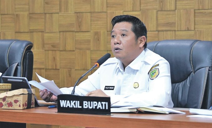 Wakil Bupati Barito Utara Felix Sonadie Y Tingang AMd saat mengikuti Agenda penilaian representasi kepala daerah via zoom di ruang rapat A Setda, kantor Bupati Barito Utara beberapa waktu lalu.