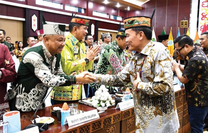 Bupati Barsel, Dr H. Eddy Raya Samsuri turut menghadiri Kunker Komisi II DPR RI dan Wamen ATR/BPN RI di Kota Palangka Raya.