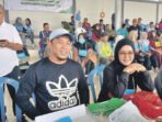 Wakil Ketua I Dewan Perwakilan Rakyat Daerah (DPRD) Kabupaten Barito Utara H Parmana Setiawan bersama istri mengikuti tes kebugaran calon jemaah haji 2026 di Arena Tiara Batara, Minggu (12/4).