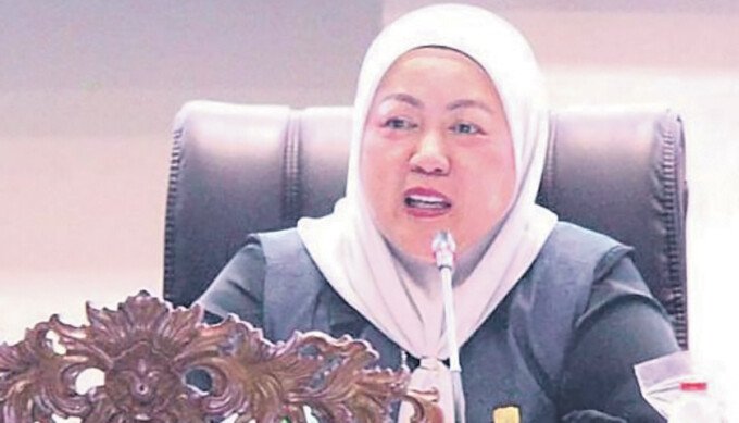 Hj. Henny Rosgiaty Rusli