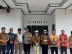 Ketua Komisi I DPRD Kapuas Sera Sintanola (topi putih) bersama anggota komisi I terlihat selalu kompak.