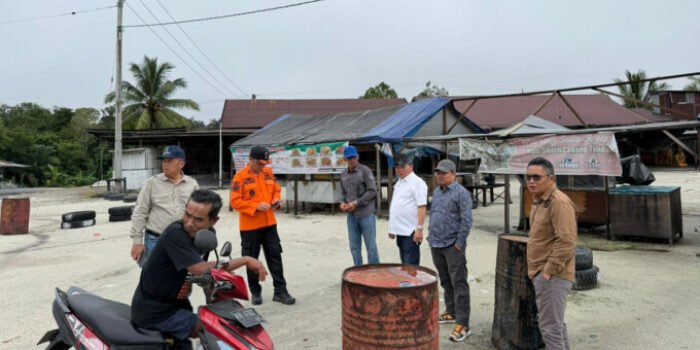 KUALA KAPUAS Bupati Kapuas H Muhammad Wiyatno melakukan pengecekan infrastruktur di Kecamatan Timpah pekan lalu.