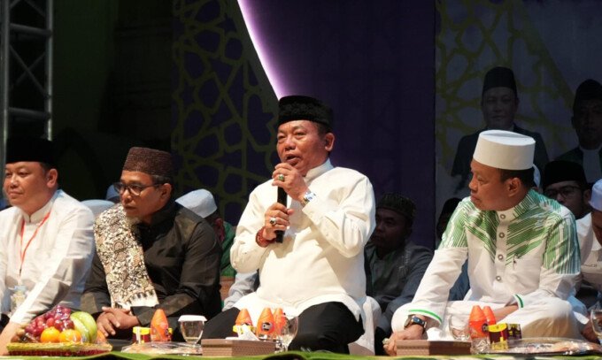 Bupati Kapuas HM Wiyatno memberikan sambutan pada acara Tabligh Akbar Kapuas 2026, Minggu (19/4) malam.
