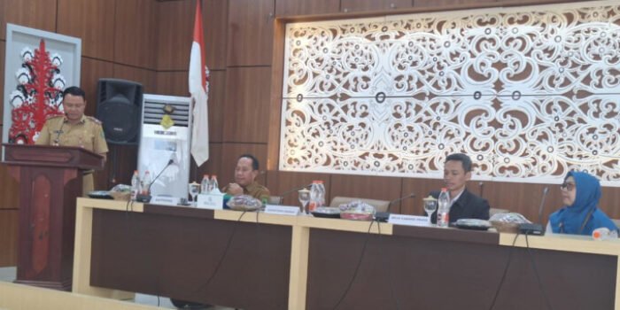 Sekda Kapuas Dr Usis I Sangkai saat sosialisasi program SSI JKN, Senin (27/4).