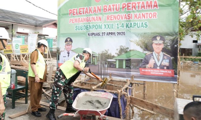 Bupati Kapuas HM Wiyatno menghadiri peletakan batu pertama pembangunan Kantor Subdenpom XXII/1-4 Kapuas, Senin (27/4).