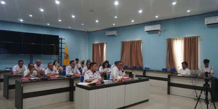 Katingan Bupati Katingan Saiful dan jajarannya, ketika mengikuti kegiatan forum Rembuk dan Bincang-Bincang Otonomi Daerah bersama Kemendagri secara daring dari Media Center Diskominfostandi Katingan, Rabu (1/4).