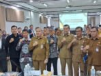 Kotim Pj Sekda Kotim Umar Kaderi berfoto bersama usai mengikuti Rapat Koordinasi TPAKD Provinsi Kalimantan Tengah Triwulan I Tahun 2026, Selasa (7/4).