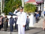 Wakil Bupati Lamandau, Abdul Hamid memimpin apel upacara peringatan hari Otda tahun 2026, di halaman Kantor Bupati Lamandau, Senin (27/4).