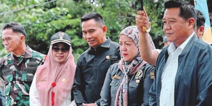 KUNJUNGAN: Wakil Ketua II DPRD Barito Utara, Hj Henny Rosgiaty Rusli ketika menghadiri Musrenbang di Kecamatan Lahei Barat, belum lama ini.