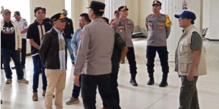 Gubernur Kalteng, Agustiar Sabran meninjau langsung area bekas konsesi PT Asmin Koalindo Tuhup (AKT), Sabtu (4/4).