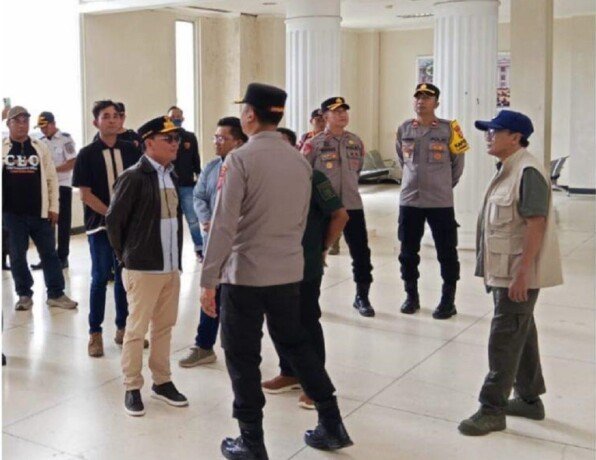 kaltengh Gubernur Kalteng, Agustiar Sabran meninjau langsung area bekas konsesi PT Asmin Koalindo Tuhup (AKT), Sabtu (4/4).