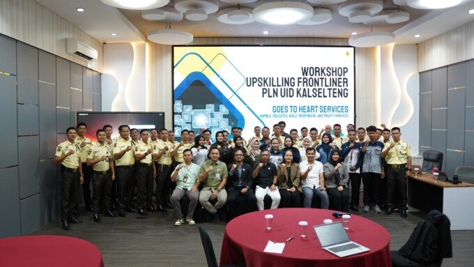 Mengusung tema Frontliner PLN Goes To HEART Services (Humble, Educated, Agile, Responsive, and Trusty Services), pelatihan ini diikuti oleh 41 peserta yang terdiri dari frontliner, petugas administrasi, satpam, hingga billman.