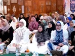 8.1 Anggota DPRD Barito Utara Hj Nety Herawati dan Hj Sri Neni Trianawati turut hadir bersama Ketua Tim Penggerak PKK Kabupaten Barito Utara, Ketua GOW Barito Utara, serta Ketua DWP Barito Utara menghadiri peringatan Nuzulul Quran, di rumah jabatan Bupati.