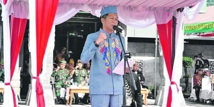 BARITO UTARA2 Sekretaris Daerah Kabupaten Barito Utara Drs Muhlis saat pimpin Upacara Peringatan Hari Ulang Tahun Provinsi Kalteng ke-69 tahun 2026 dan Hari Kebangkitan Nasional ke-118 di halaman Kantor Bupati Barito Utara, Sabtu (23/5).