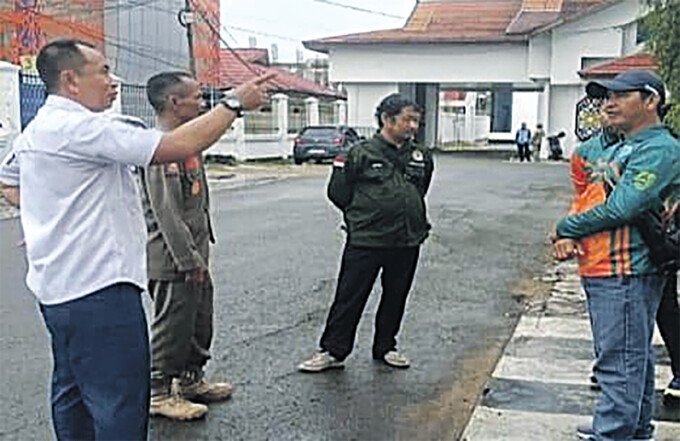 Barito Selatan Satpol PP ber sama DLH imbau warga terkait kebersihan.